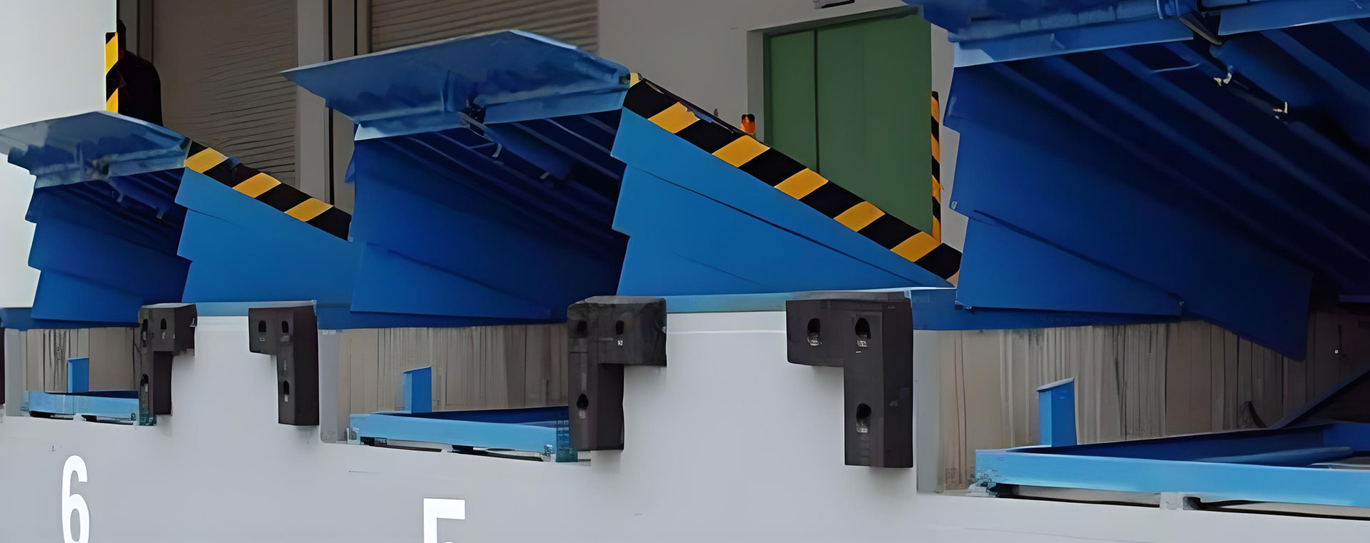 固定式登車(chē)橋、移動(dòng)式登車(chē)橋