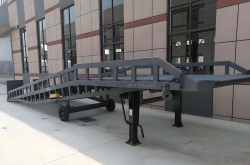 青島地區(qū)登車橋設(shè)備應(yīng)用全解析：選型、優(yōu)勢與常見問題